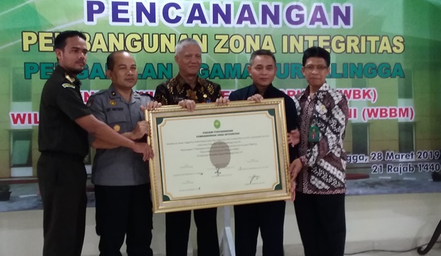 Deklarasi Zona Integritas Menuju Wilayah Bebas Korupsi dan Wilayah Birokrasi Bersih dan Melayani Pada Pengadilan Agama Purbalingga