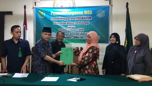 Penandatanganan MoU POSBAKUM antara Majelis Hukum dan HAM Aisyiyah Jawa Tengah dengan PA Purbalingga