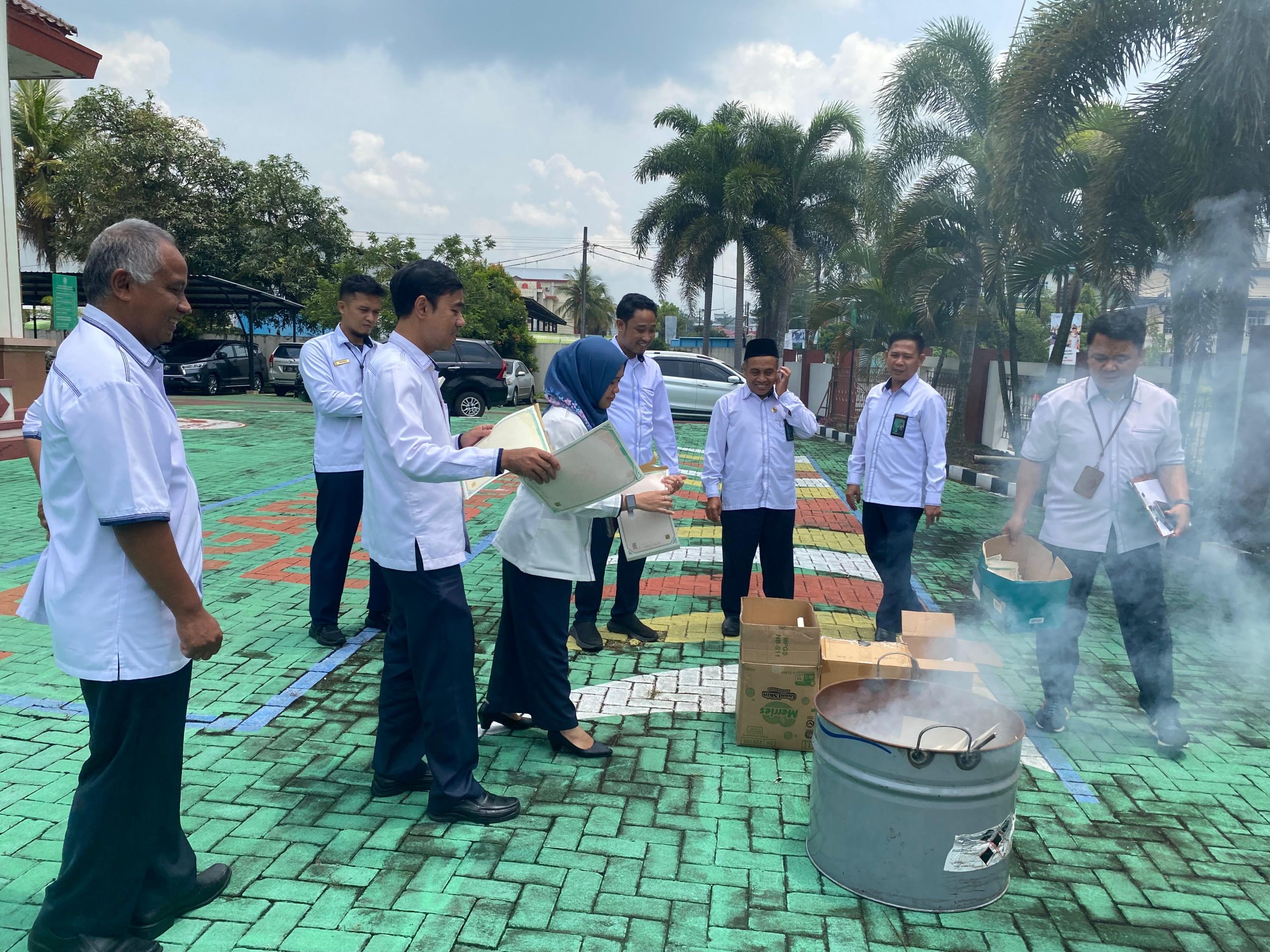 Pengadilan Agama Purbalingga Memusnahkan Sisa Blanko Akta Cerai (29/09)